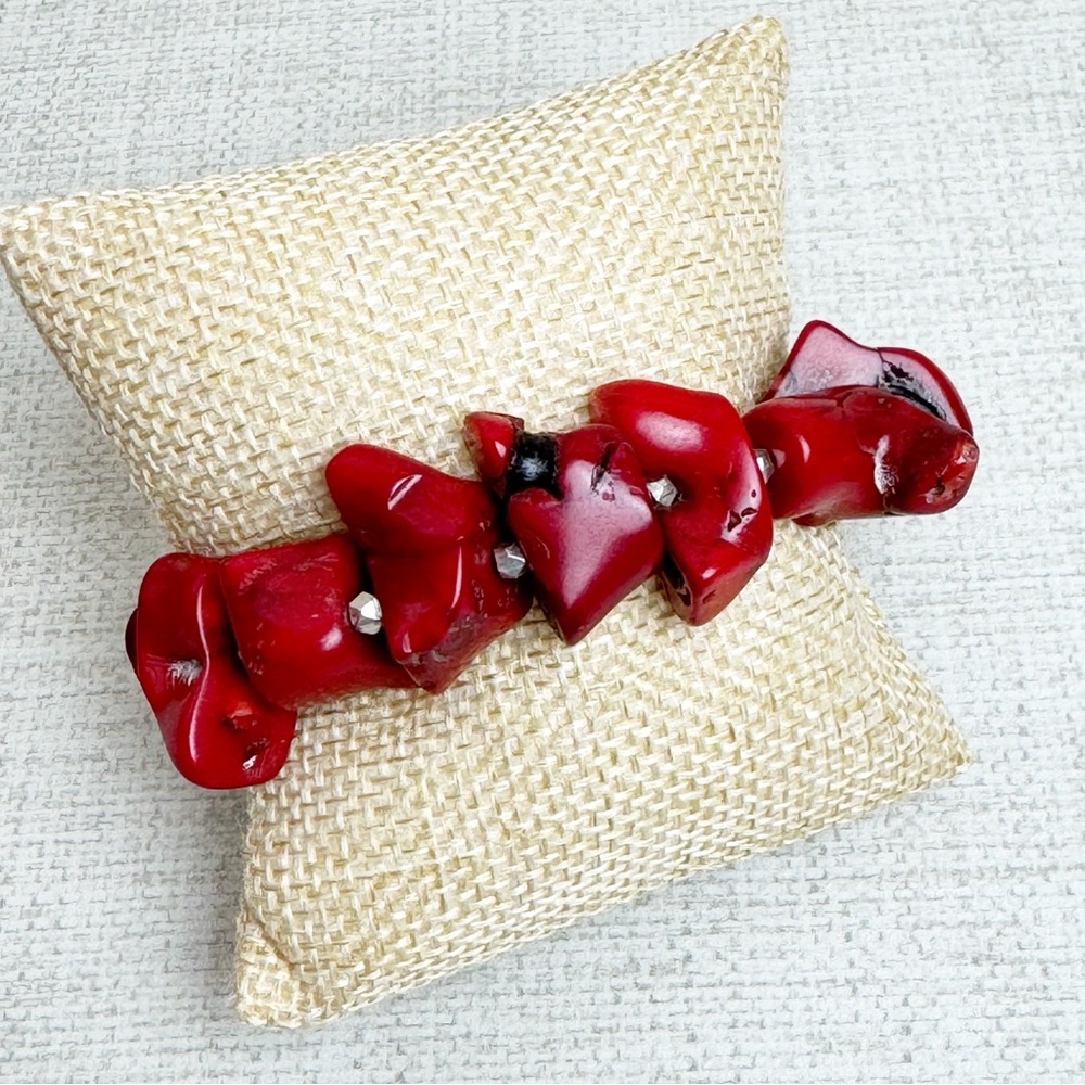 Dyed red coral beaded bracelet